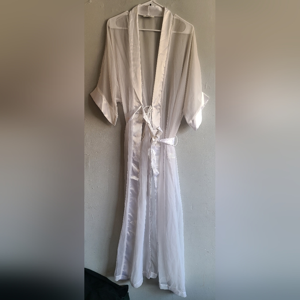 Vintage women's medium/large white long robe semi-sheer w/satin tie TR too #9317
